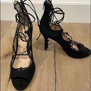 Vince Camuto Lace Up Suede Heels💕